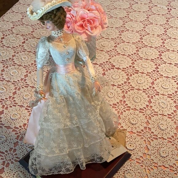 1985 Lloyderson Vanessa Porcelain Doll - Picture 8 of 11